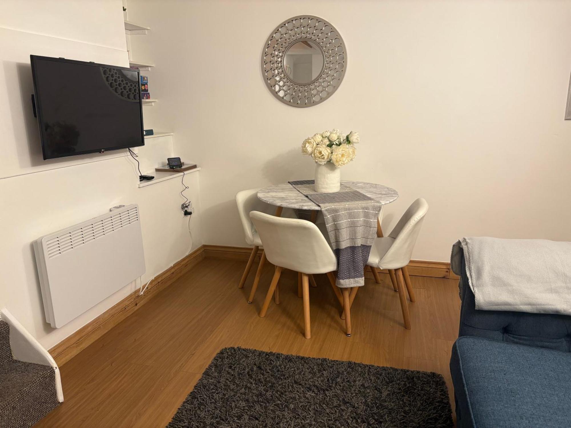 Seaton, Devon, Two Bed Apartment, Just Off The Sea Front. Exterior foto